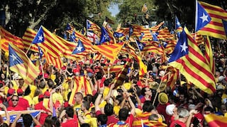 Presidente catalán suspende declaración de independencia para intentar dialogar con Madrid