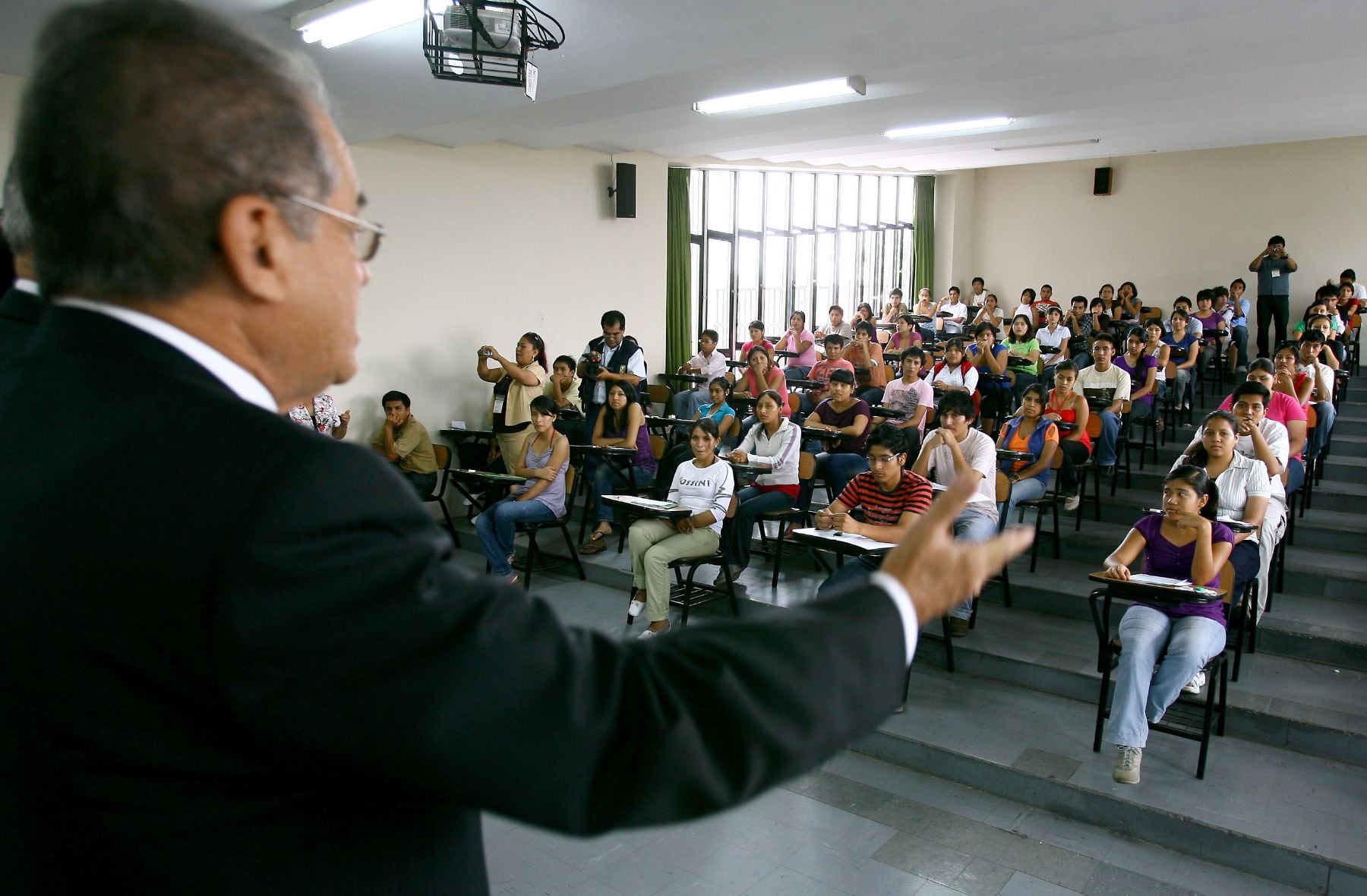 Después de aprobar elevar la pensión a profesores, ahora el Congreso apunta incremento a docentes universitarios. (Foto: Andina)