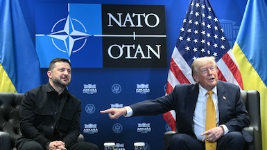 El presidente de Ucrania, Volodymyr Zelensky se reúne con el presidente de Estados Unidos, Donald Trump, en la Cumbre de la OTAN, celebrada en el Complejo Presidencial de Bestepe, en Ankara, el 8 de julio de 2026. (Foto de SAUL LOEB / AFP).