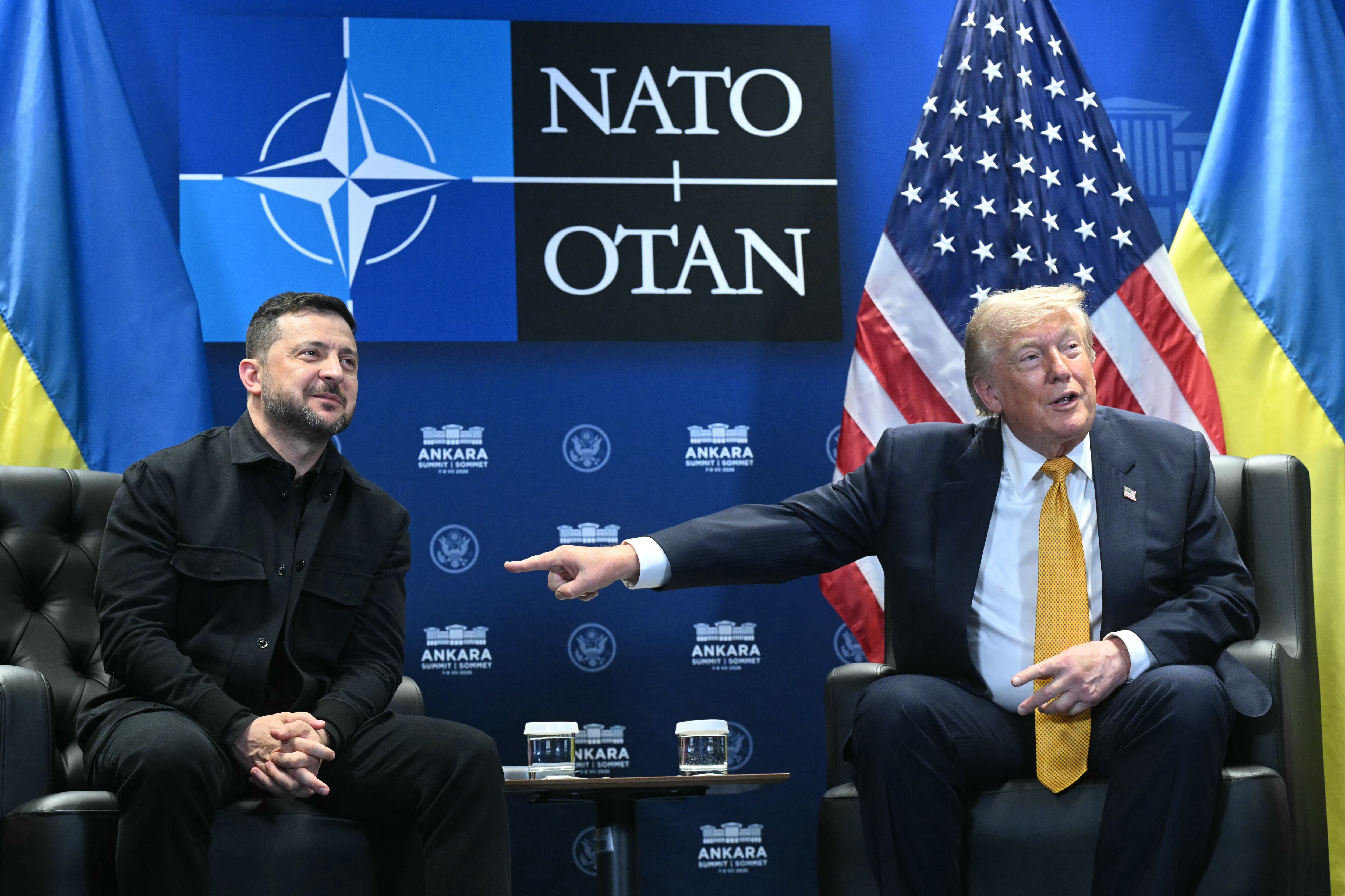 El presidente de Ucrania, Volodymyr Zelensky se reúne con el presidente de Estados Unidos, Donald Trump, en la Cumbre de la OTAN, celebrada en el Complejo Presidencial de Bestepe, en Ankara, el 8 de julio de 2026. (Foto de SAUL LOEB / AFP).