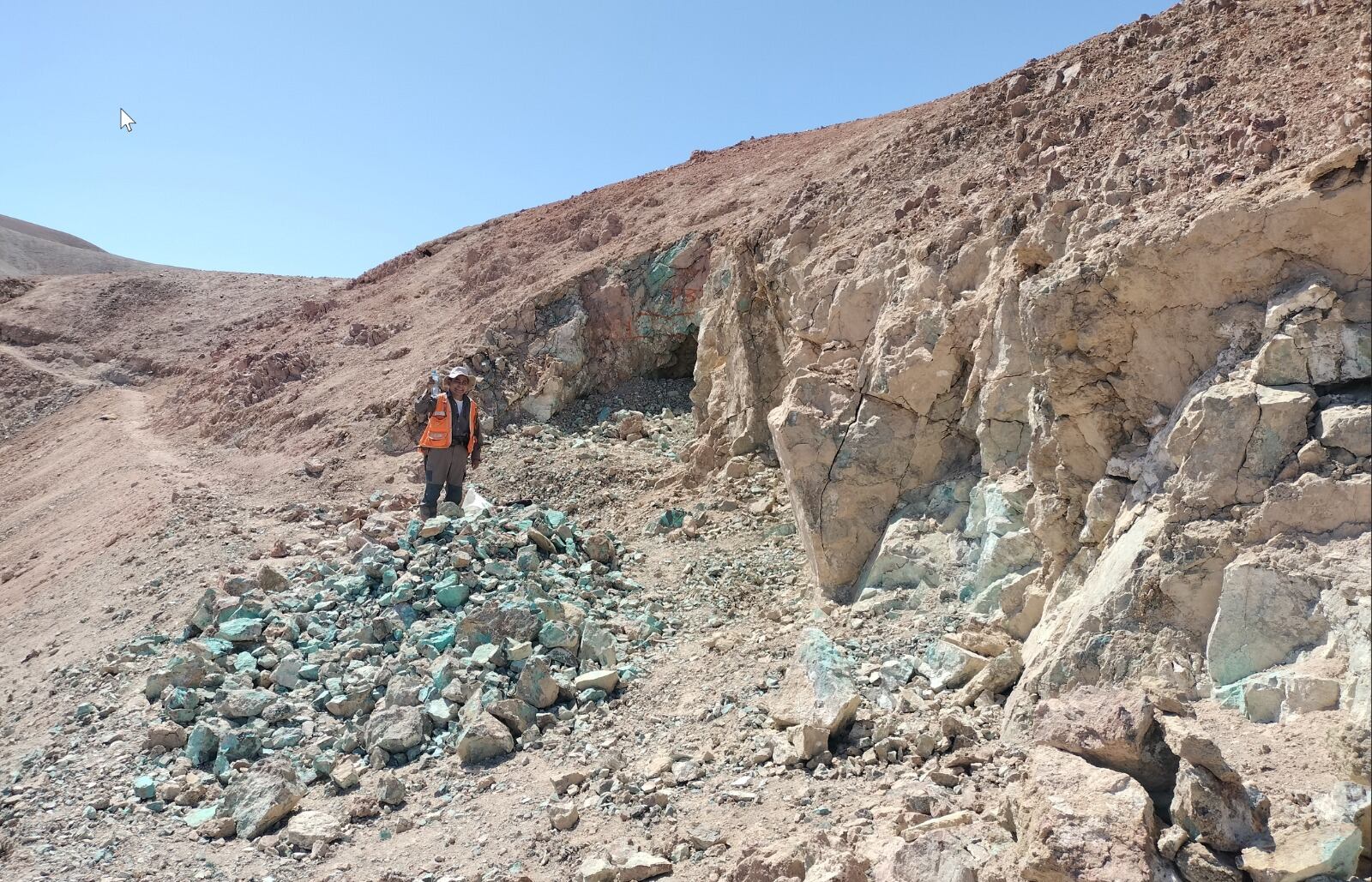 La minera canadiense busca ampliar el conocimiento geológico del proyecto antes de avanzar hacia la perforación.