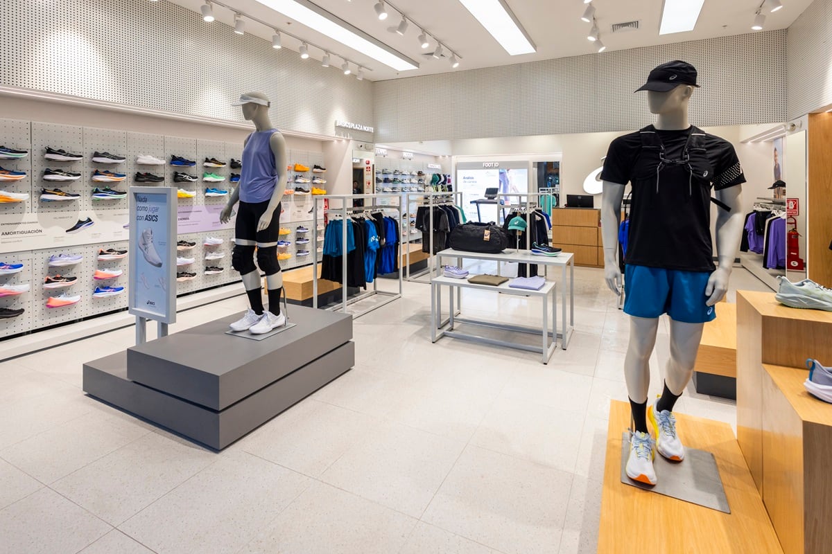 El avance del consumidor premium impulsa la demanda de zapatillas técnicas y productos especializados. (Foto: Asics Perú)