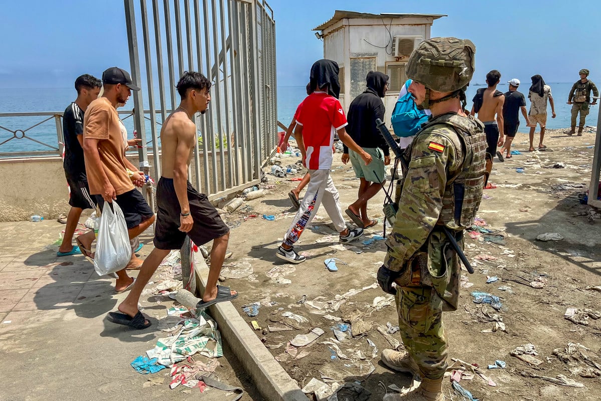 Se estiman que desde Marruecos ingresaron 50 mil inmigrantes a Ceuta, ciudad de España. (Reduan Dris / EFE)