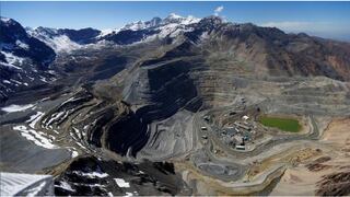 Regalía minera para empresas que extraen mineral en Chile avanza en el Senado