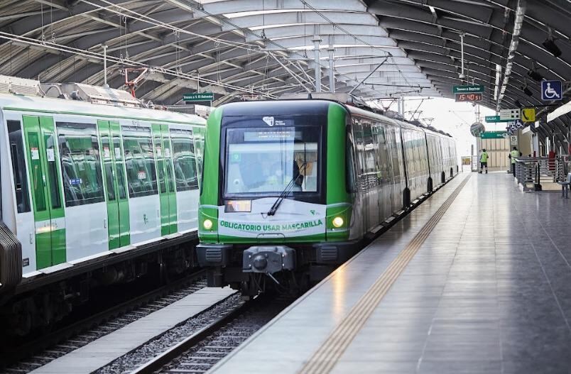 Línea 1 del Metro de Lima se extiende desde Villa El Salvador hasta San Juan de Lurigancho, atravesando un total de 26 estaciones.