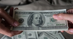 Dólar trepa: ¿quiénes se frotan las manos con repunte?