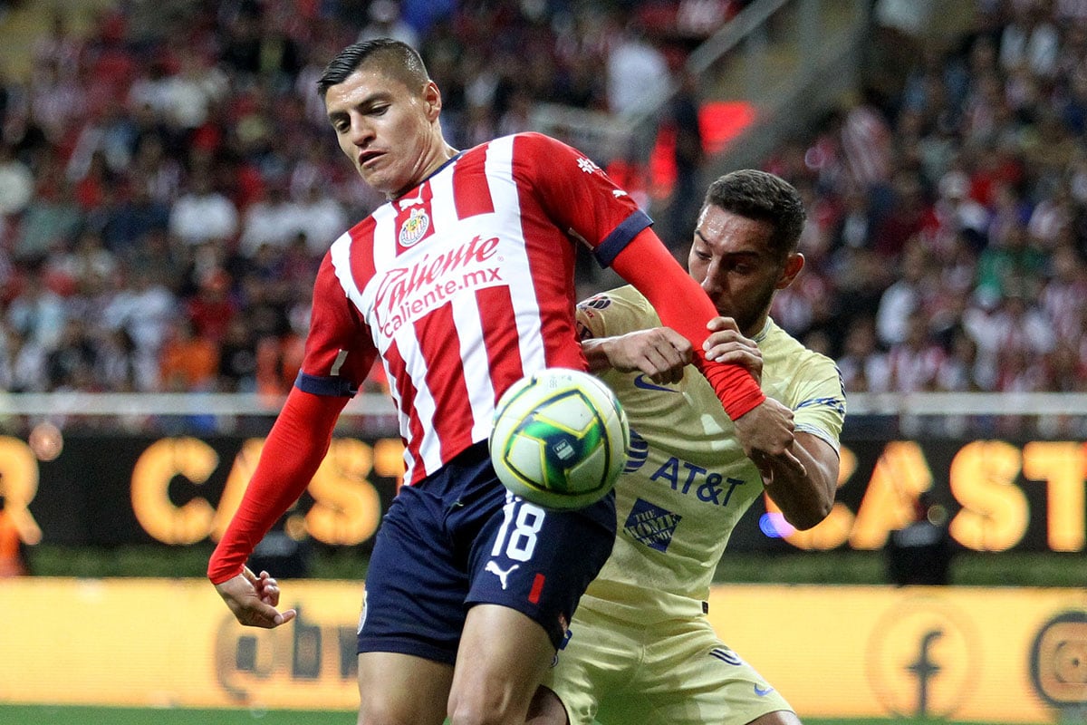 El Clásico Nacional entre América vs. Chivas se juega en vivo y en directo este 13 de marzo desde las 20:30 hora local (CDMX) en el Estadio Azteca. (Foto: AFP)