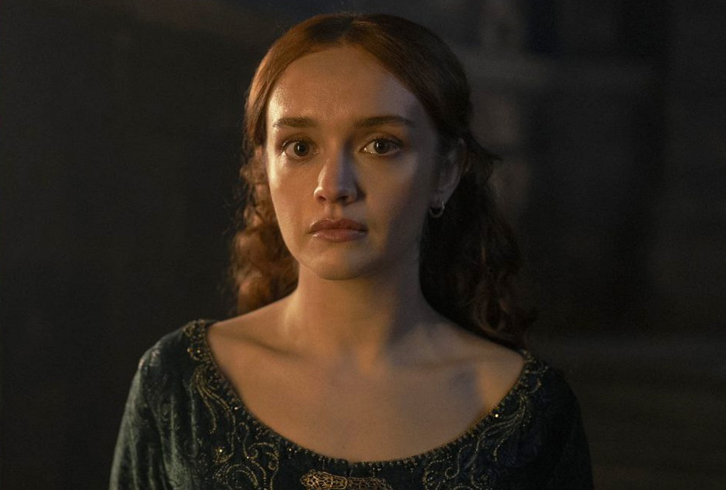 Aemond Targaryen (Ewan Mitchell) y Alicent Hightower (Olivia Cooke) fueron los protagonistas de la polémica escena del primer episodio de la tercera temporada de "House of the Dragon" (Foto: HBO)