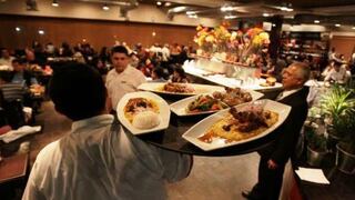 El 59% de adultos jóvenes de Lima gasta en salir a comer los fines de semana