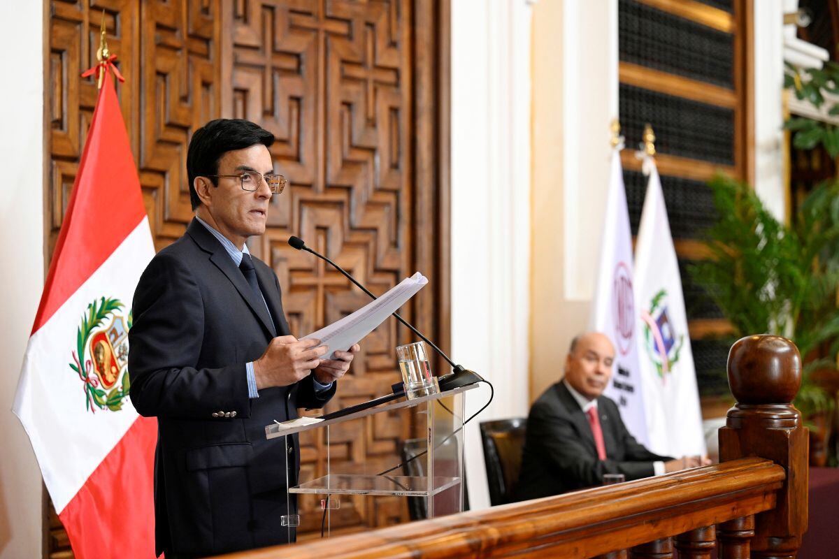 El canciller destacó la modernización de los servicios consulares para los peruanos residentes en el extranjero. Foto: Cancillería.