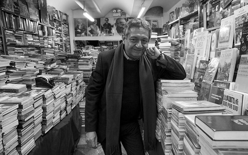 Eloy Jáuregui ha publicado más de 25 libros. El último que preparaba era uno de crónicas sobre la pandemia. (Foto: Jesús Raymundo, cedida por Eloy Jáuregui).