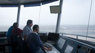 Controladores aéreos ofrecerán 100 becas: ¿cuáles son los requisitos y plazos?
