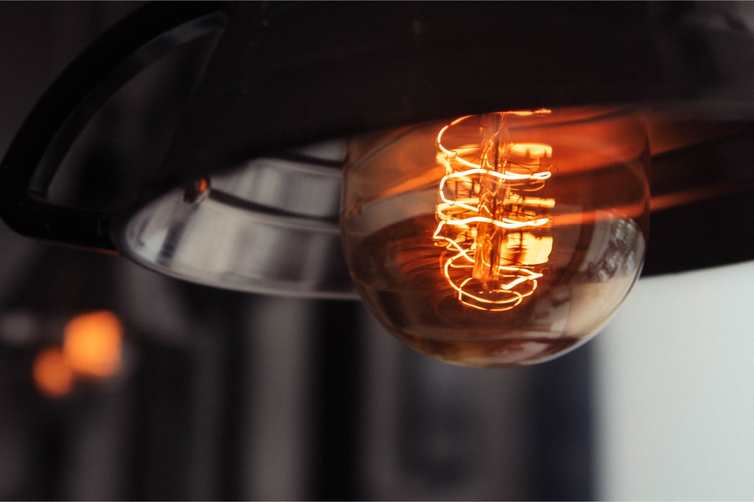 El servicio de electricidad es fundamental en la vida de millones de familias, no solo en California, sino en todo el mundo (Foto: Freepik)