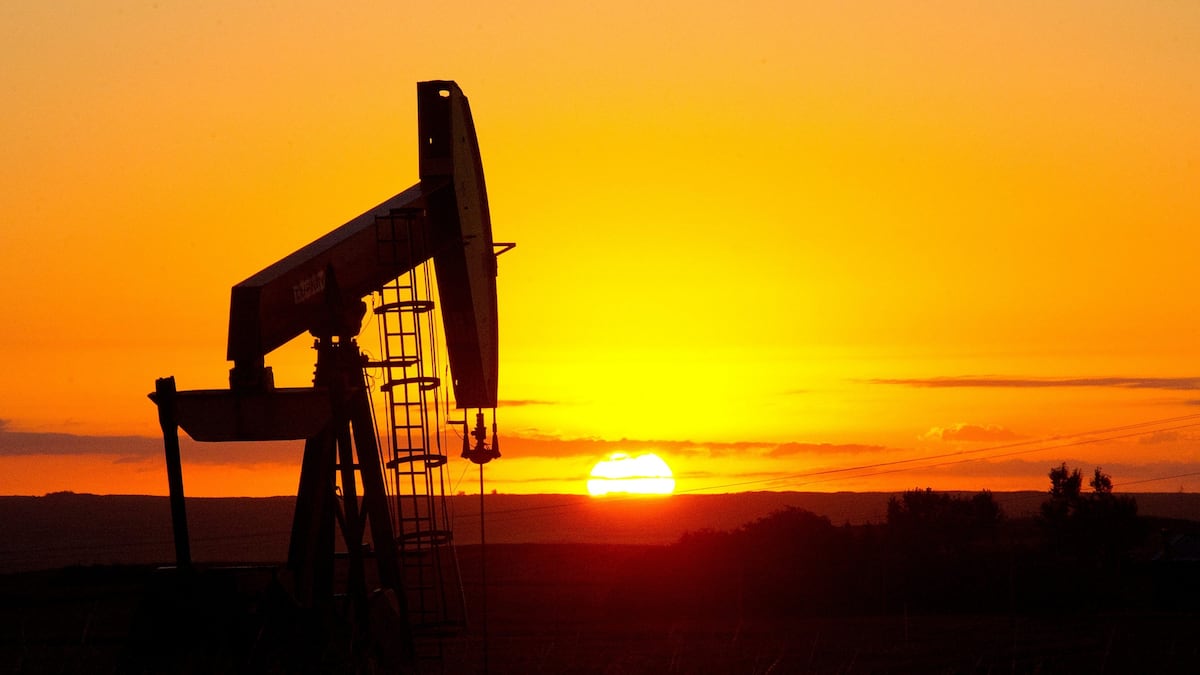 Guerra en Oriente Medio empuja el precio del Brent por encima de los US$ 100