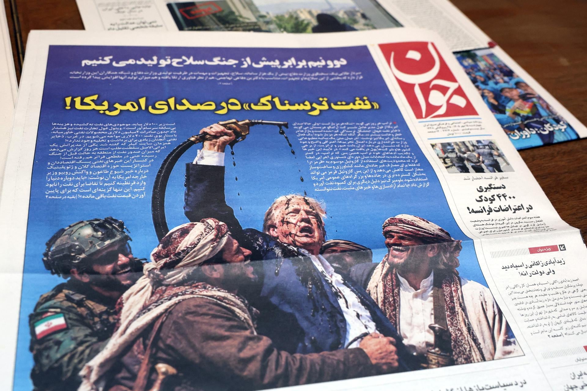 La portada del diario iraní Javan muestra al presidente estadounidense Donald Trump y un titular que reza "Aterradora voz sobre el petróleo en Estados Unidos", en Teherán, Irán, 7 de octubre de 2026.(EFE/EPA/ABEDIN TAHERKENAREH).