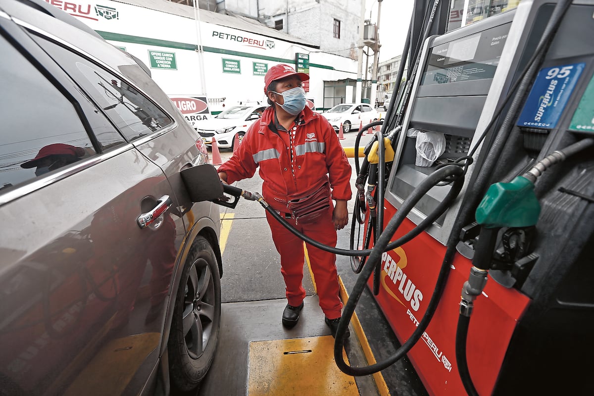 Alzas en precios de combustibles se dieron sobre todo en plantas del interior del país (Foto: Jorge Cerdán)