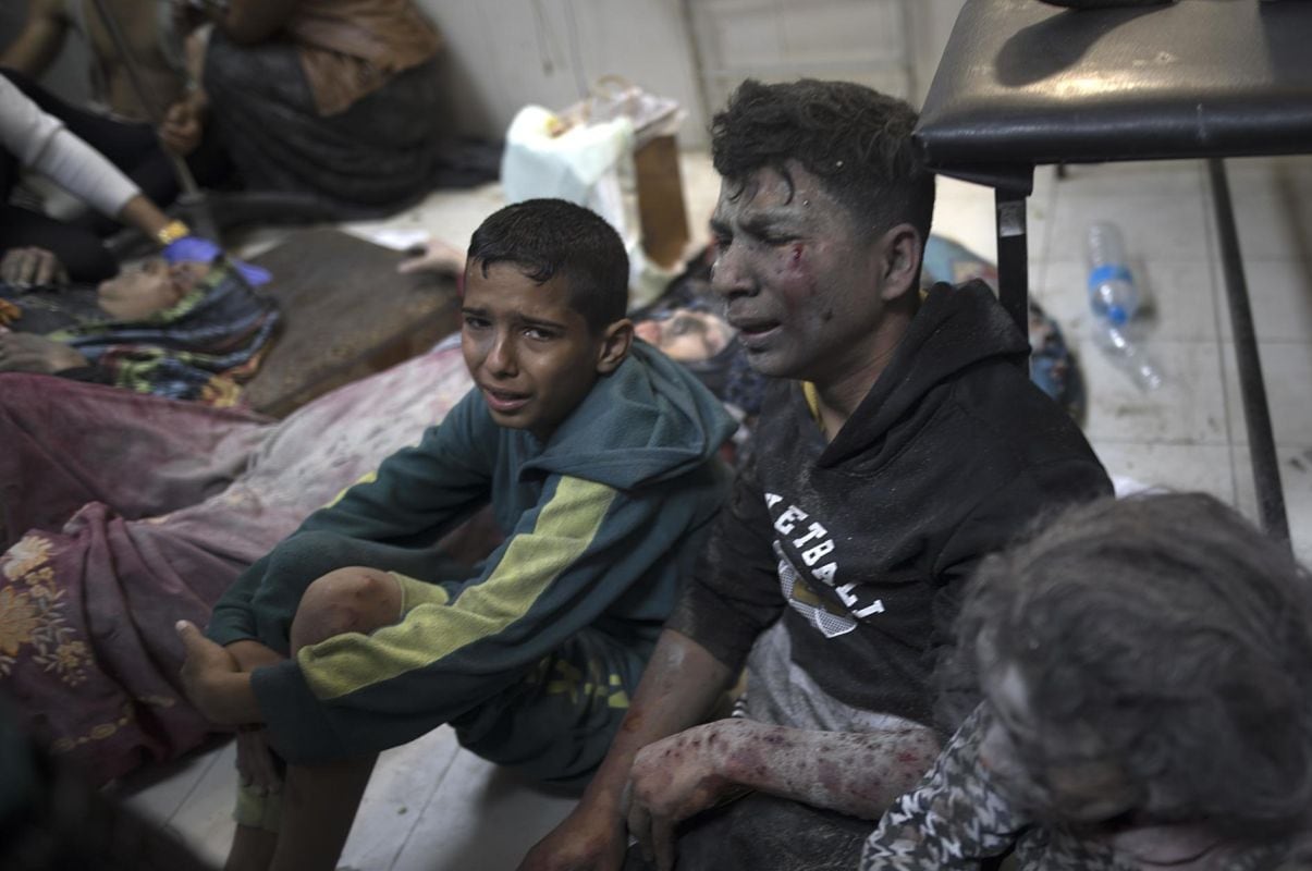 Padre de cinco hijos, Ibrahim es uno de los cientos de miles de personas que han huido de sus hogares en el norte de Gaza . (Foto: EFE)