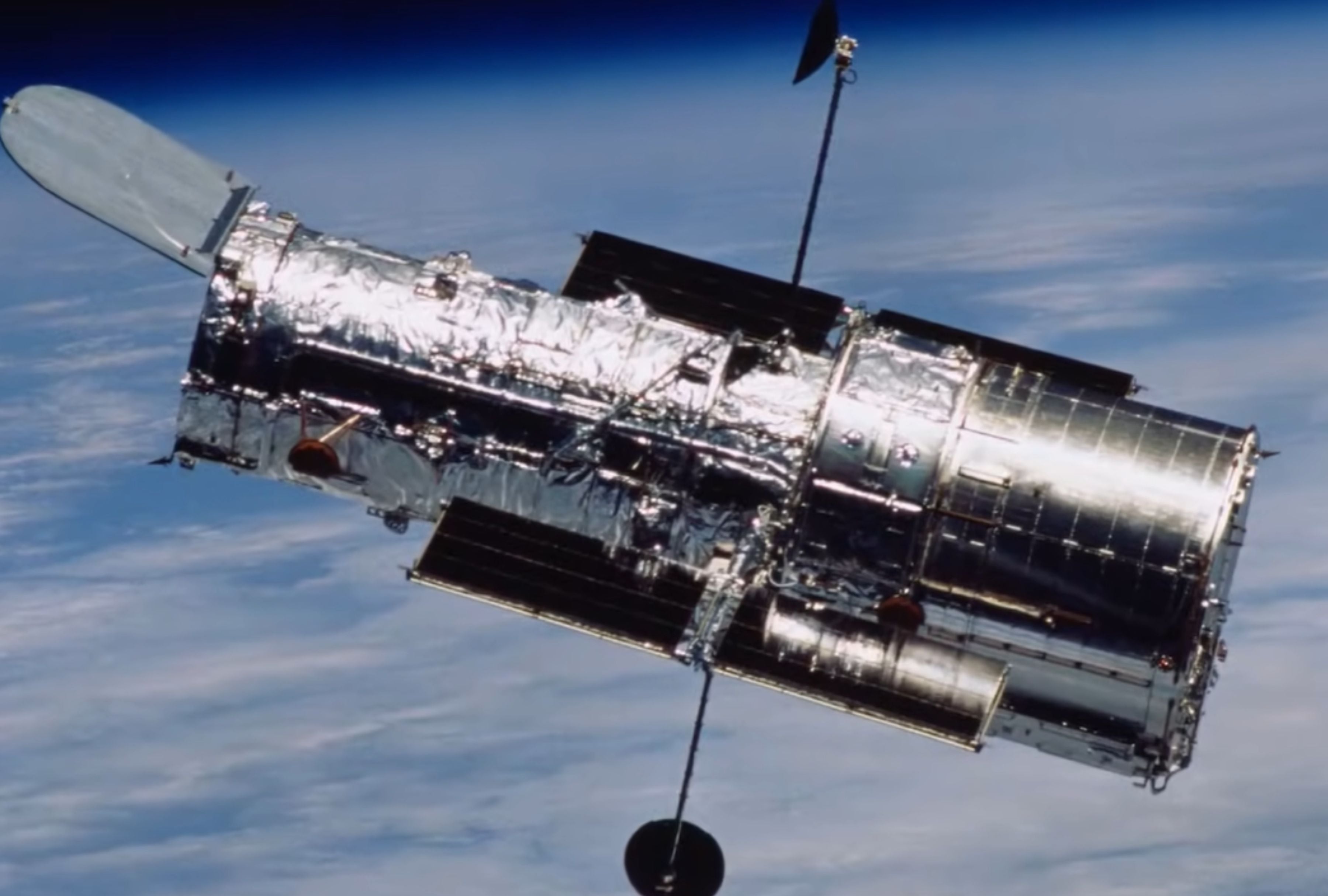 Al igual que Swift, Hubble está perdiendo altitud a medida que el Sol estalla con una llamarada tras otra. (Foto: NASA's Goddard Space Flight Center)