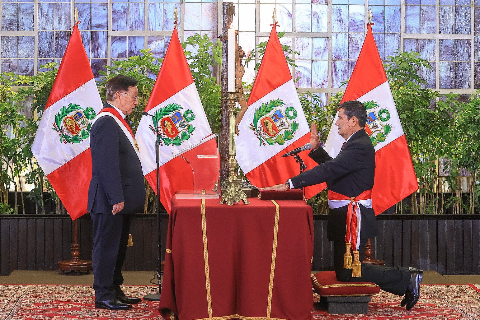 Luis Arroyo Sánchez jurando al cargo de presidente del Consejo de Ministros | Foto: Presidencia