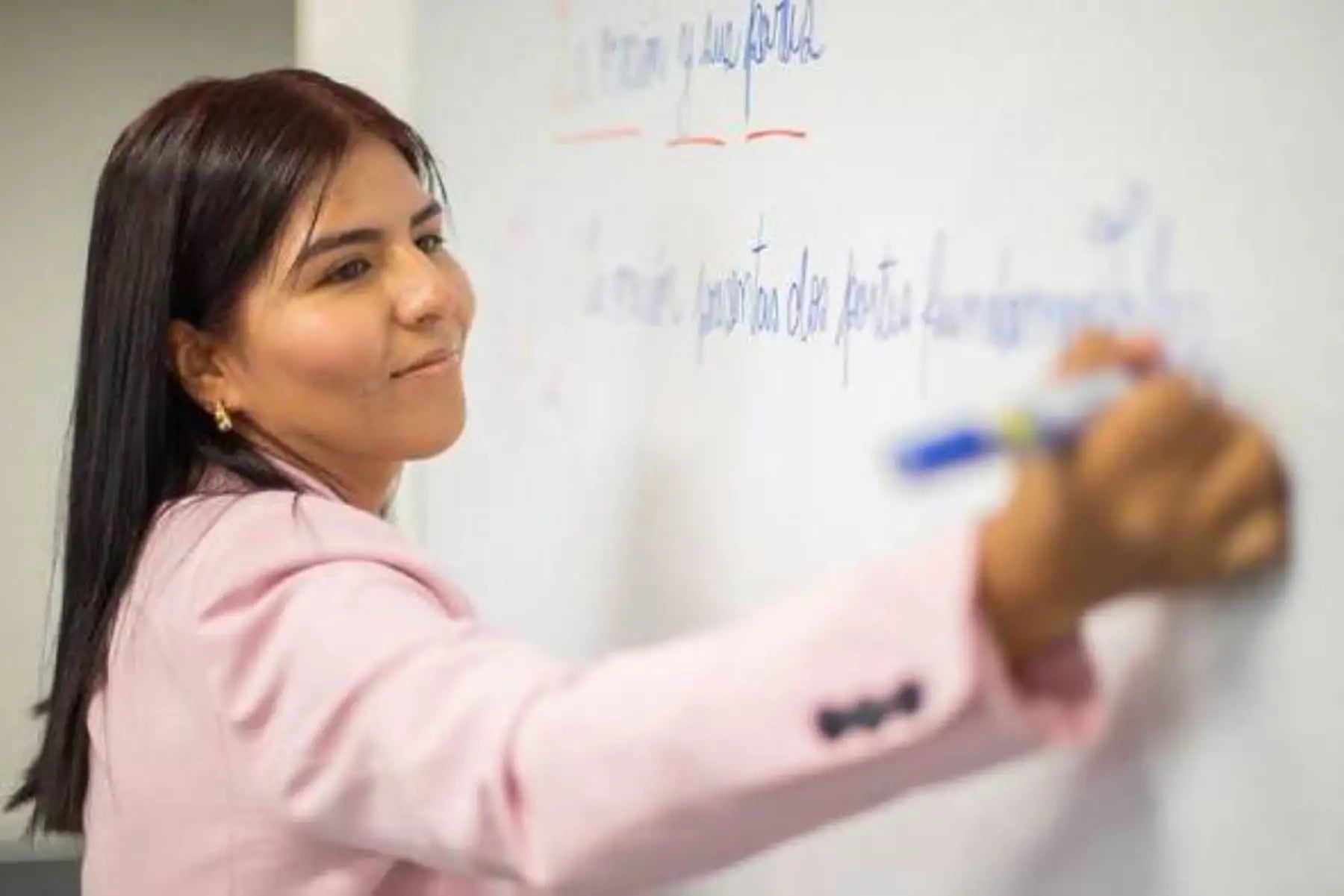 Las becas se brindan como parte de la estrategia Becas de Cooperación Internacional, que difunde oportunidades financiadas por gobiernos e instituciones extranjeras.. Foto: Andina