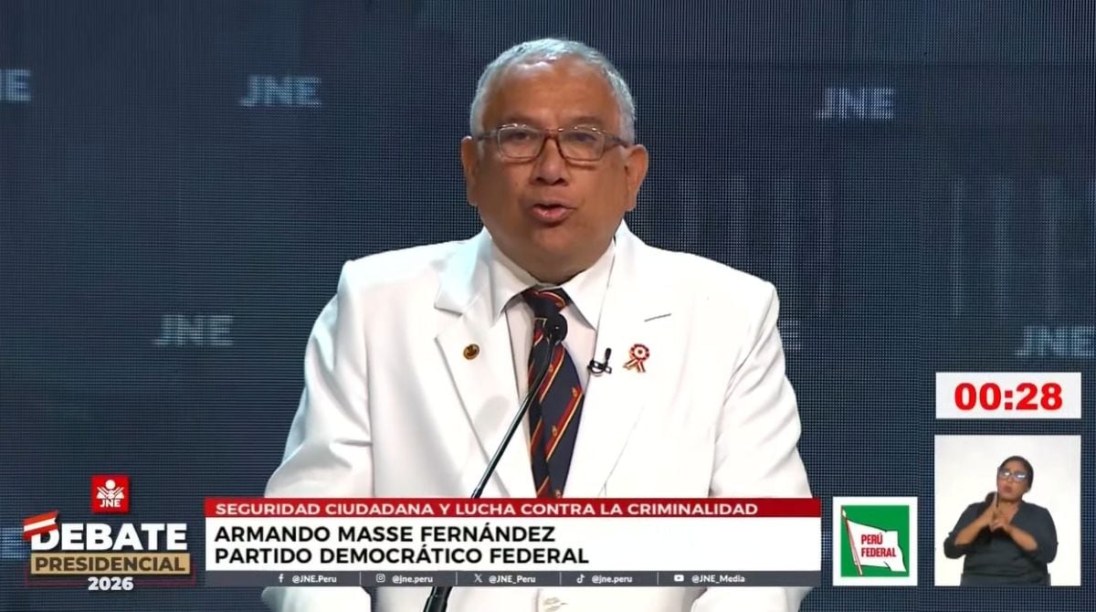 El candidato presidencial Armando Massé propuso comisarías inteligentes con fiscales y jueces, recompensas contra el crimen y muerte civil para corruptos en el debate del Jurado Nacional de Elecciones. Foto: Captura JNE.