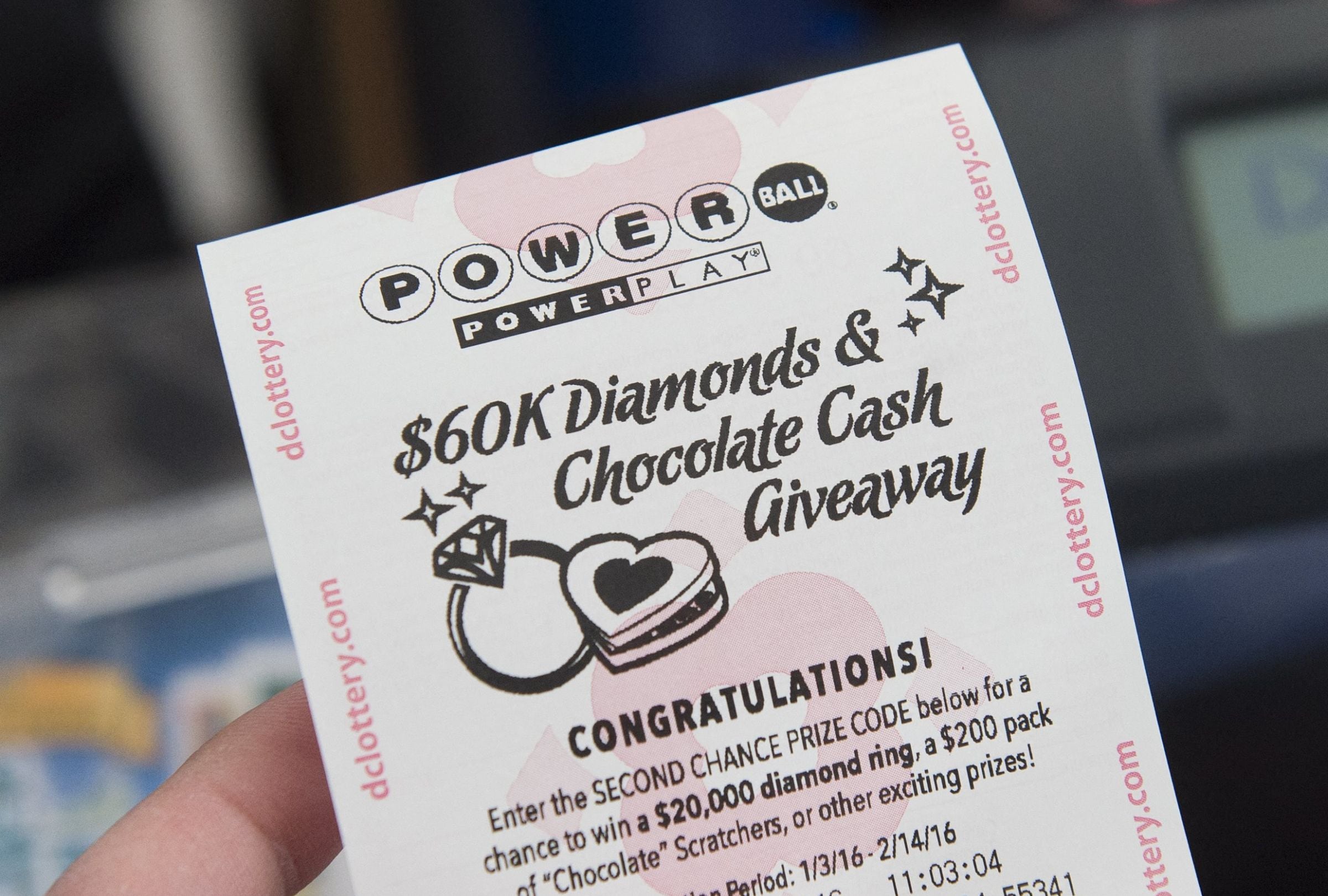 Revisa esta nota para conocer los números ganadores del Powerball en el sorteo del 09/02/2026 y averiguar si el premio mayor ya tiene dueño. (Foto: SAUL LOEB / AFP)