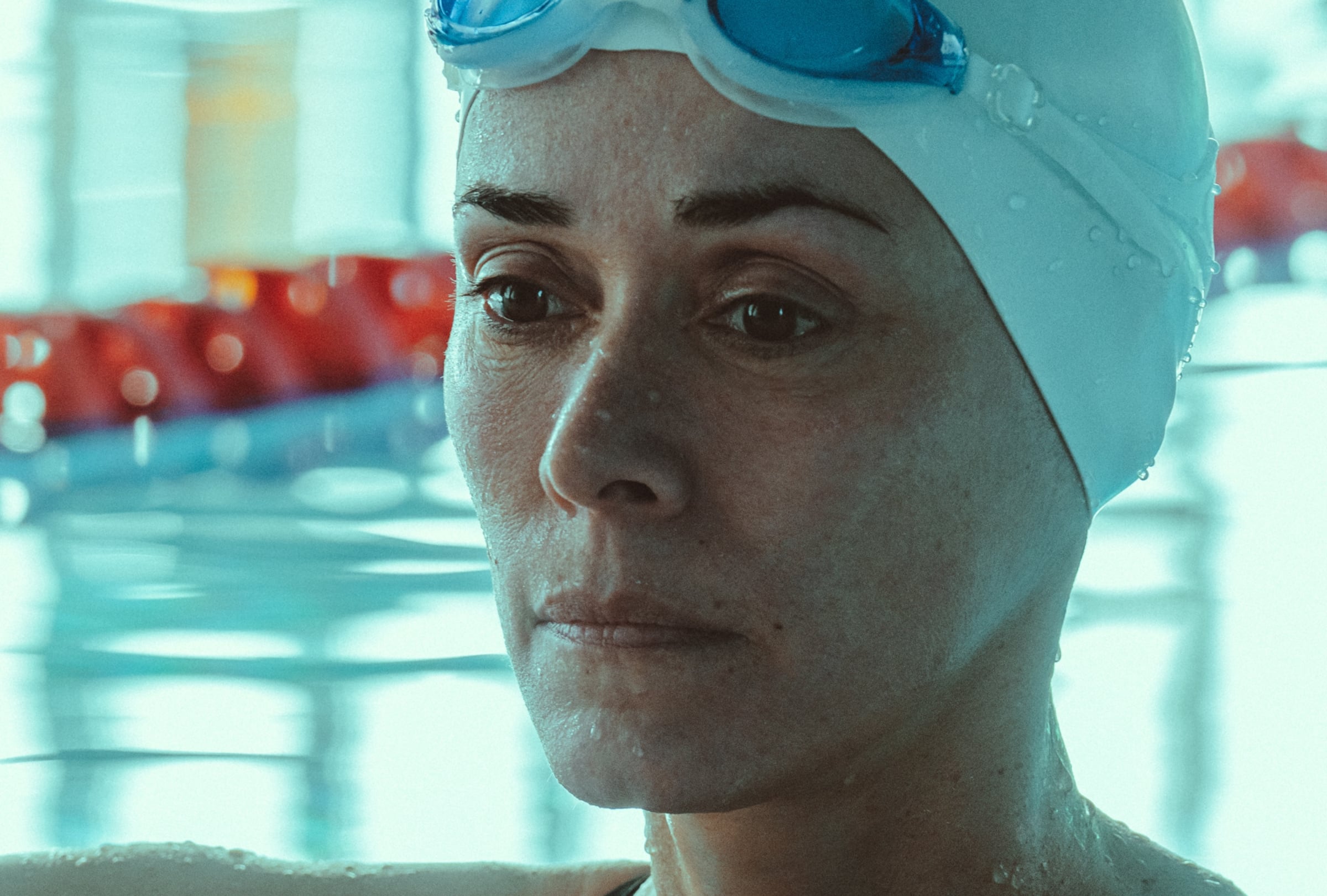 Fanny Gautier como Lucía en una escena de la película española "Los creyentes" (Foto: El Desorden Crea / Netflix)