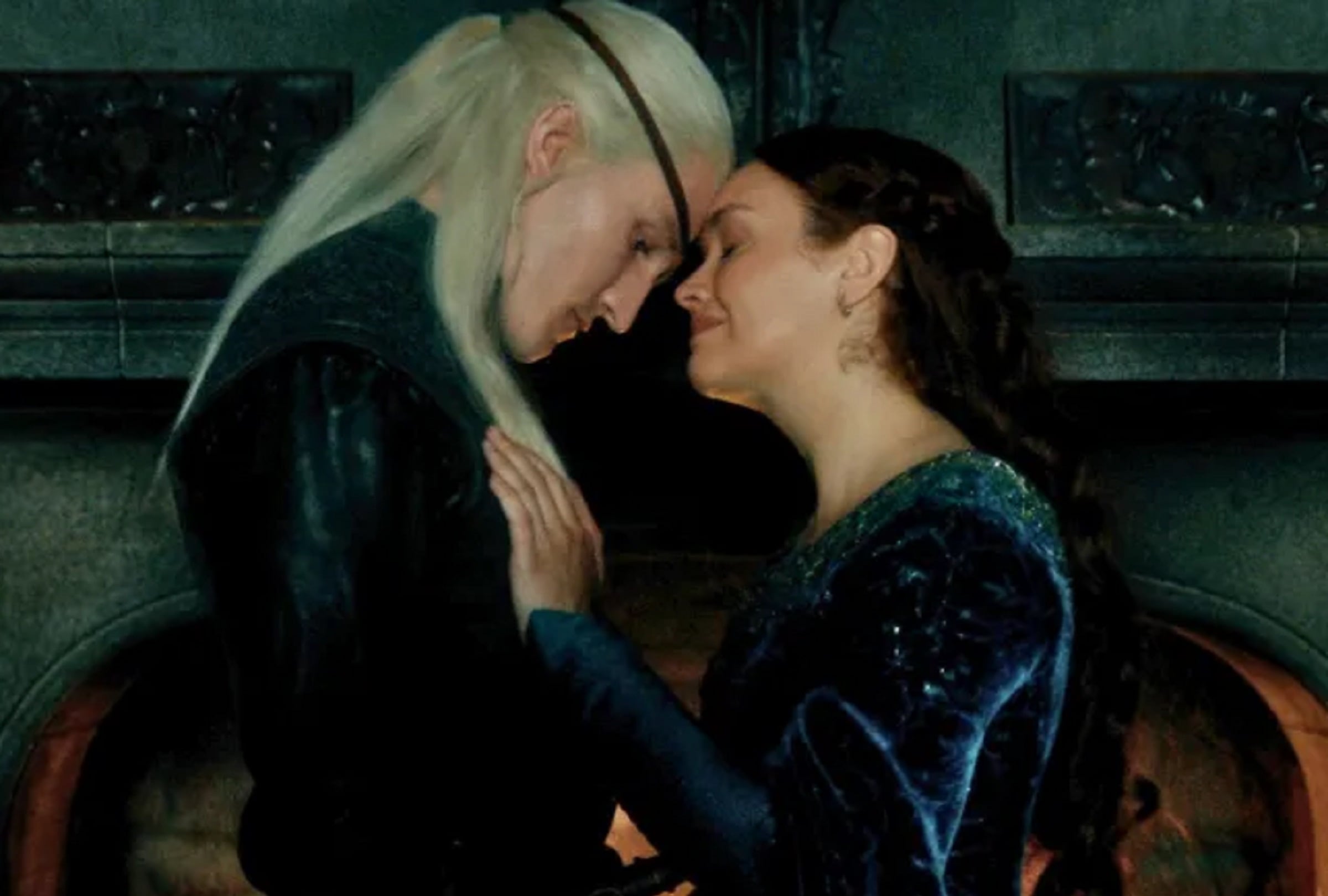 Aemond Targaryen (Ewan Mitchell) beso a su madre Alicent Hightower (Olivia Cooke) en el primer episodio de la tercera temporada de "House of the Dragon" (Foto: HBO)