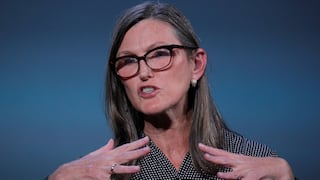 Cathie Wood modera previsión rentabilidad 40% de Ark Innovation