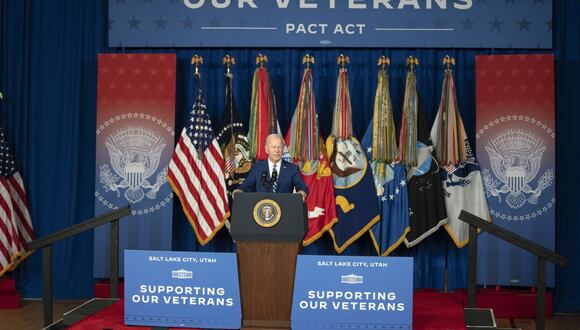 El presidente de Estados Unidos, Joe Biden, habla en el Centro Médico del Departamento de Asuntos de Veteranos George E. Wahlen el 10 de agosto de 2023 en Salt Lake City, Utah. El presidente Biden estaba celebrando el primer aniversario de la Ley PACT. (Foto de George Frey/Getty Images) Fotógrafo: George Frey/Getty Images Norteamérica