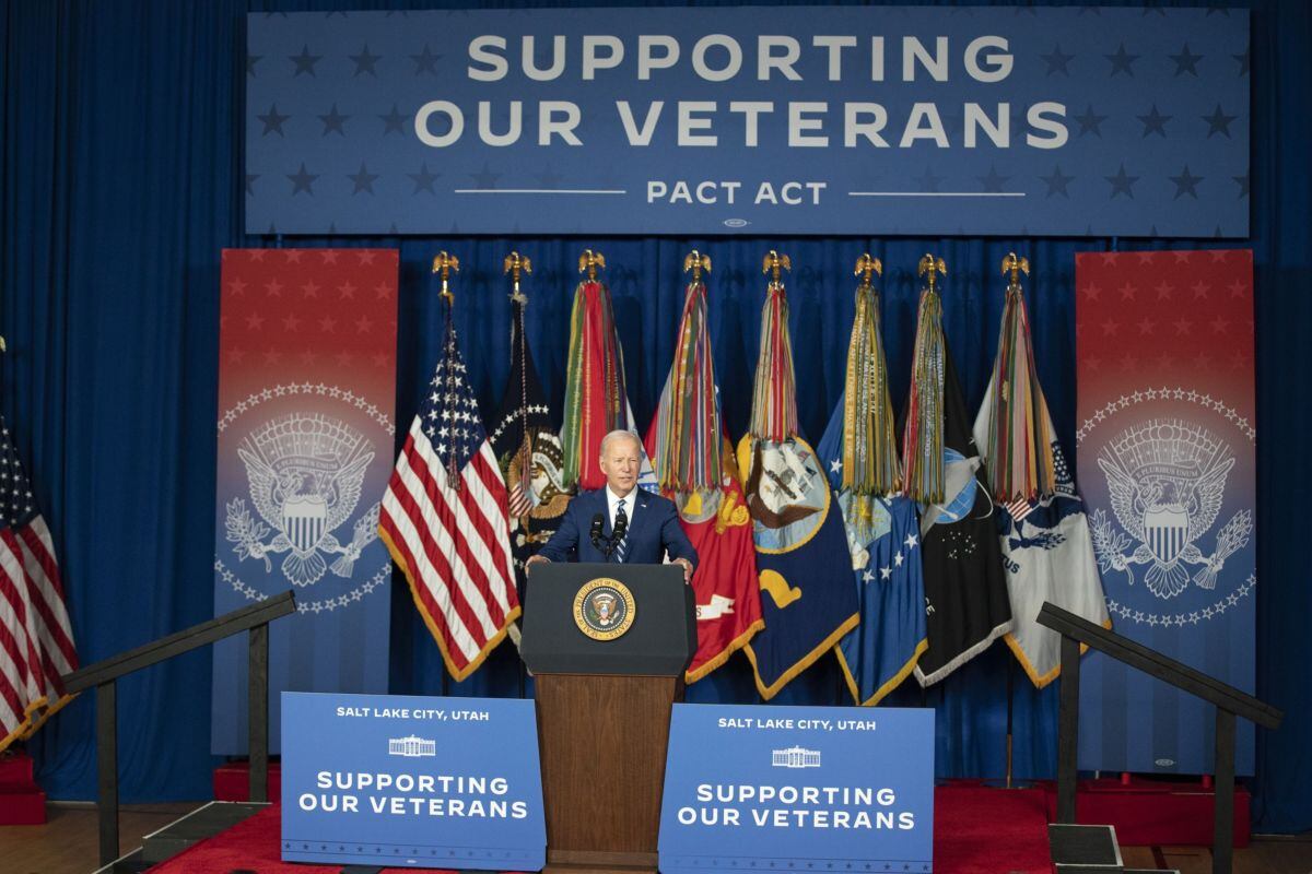 El presidente de Estados Unidos, Joe Biden, habla en el Centro Médico del Departamento de Asuntos de Veteranos George E. Wahlen el 10 de agosto de 2023 en Salt Lake City, Utah. El presidente Biden estaba celebrando el primer aniversario de la Ley PACT. (Foto de George Frey/Getty Images) Fotógrafo: George Frey/Getty Images Norteamérica