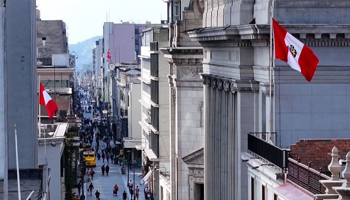 ¿Cuánto es la multa por no colocar la bandera del Perú por Fiestas Patrias? Esto establece la Municipalidad de Lima | Foto: Andina