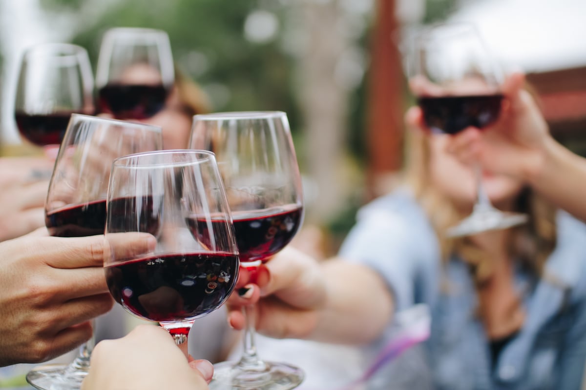 Viña Vieja desarrolla otra línea de negocio: la maquila para terceros, mediante la cual utiliza parte de su capacidad productiva y desarrollo para elaborar vinos y piscos para marcas privadas.