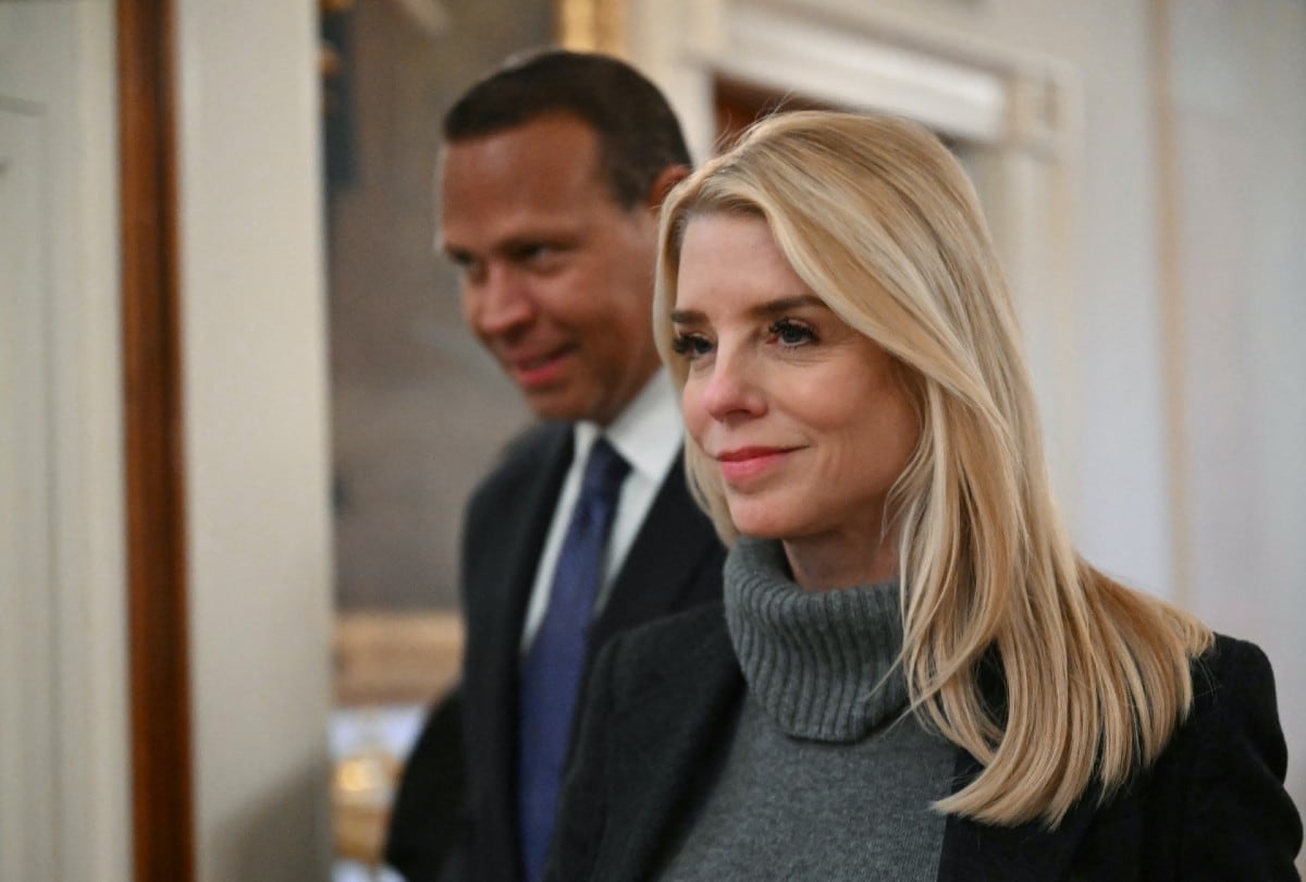 A pesar de la enfermedad, Pam Bondi continuará ligada a proyectos tecnológicos en EE.UU. | Crédito: ANDREW CABALLERO-REYNOLDS / AFP