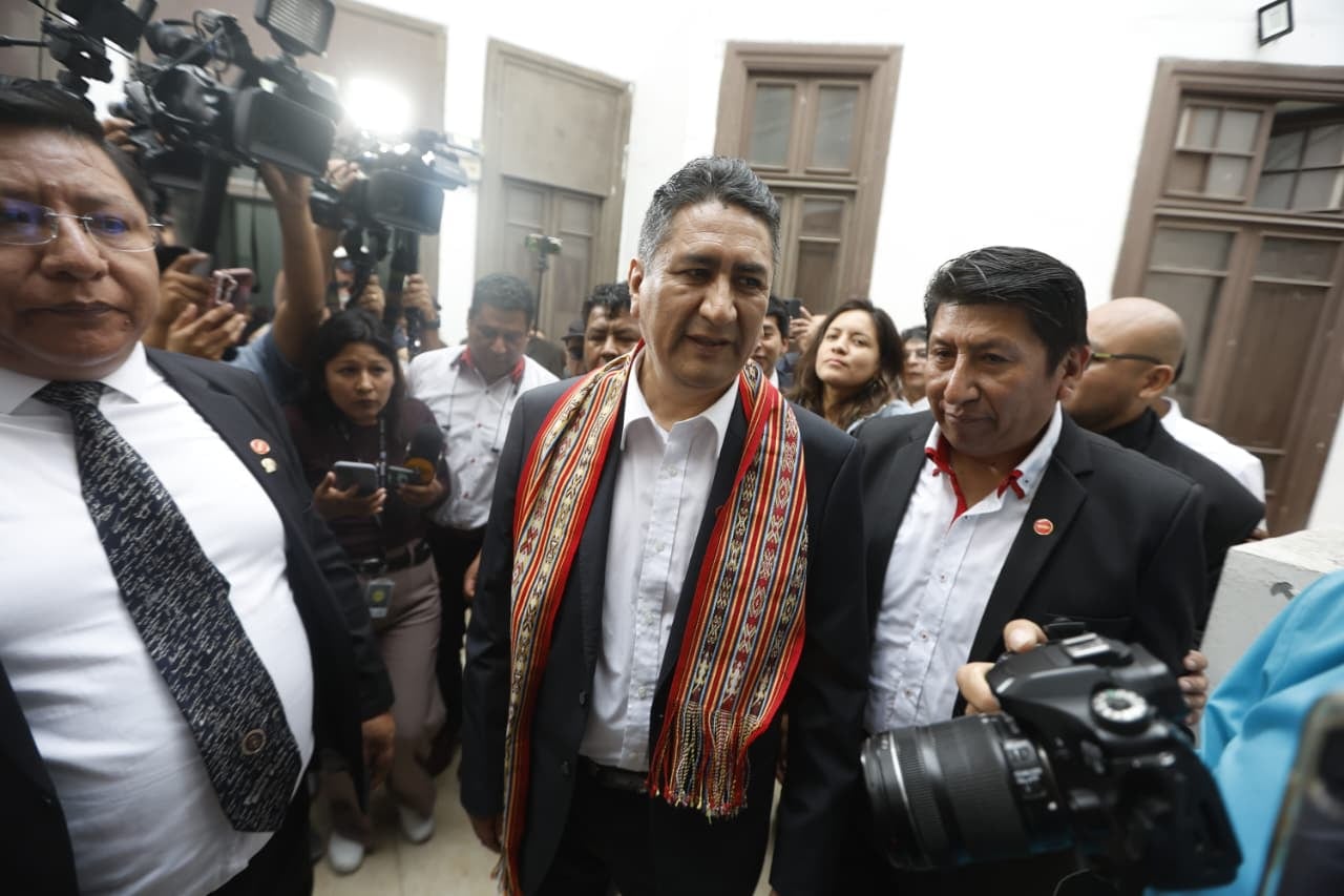 Autoridades y dirigentes de Perú Libre se reúnen para celebrar el aniversario de fundación del partido. Entre los asistentes se encuentra Vladimir Cerrón, presidente y fundador de la agrupación política. Foto: Mario Zapata N. / @photo.gec