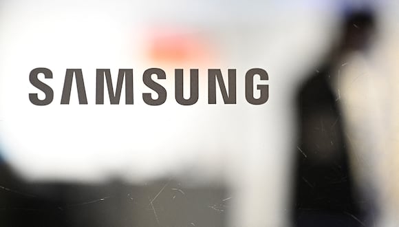 Los trabajadores de Samsung rechazaron la oferta de aumento salarial de 5.1%. (Photo by Anthony WALLACE / AFP)