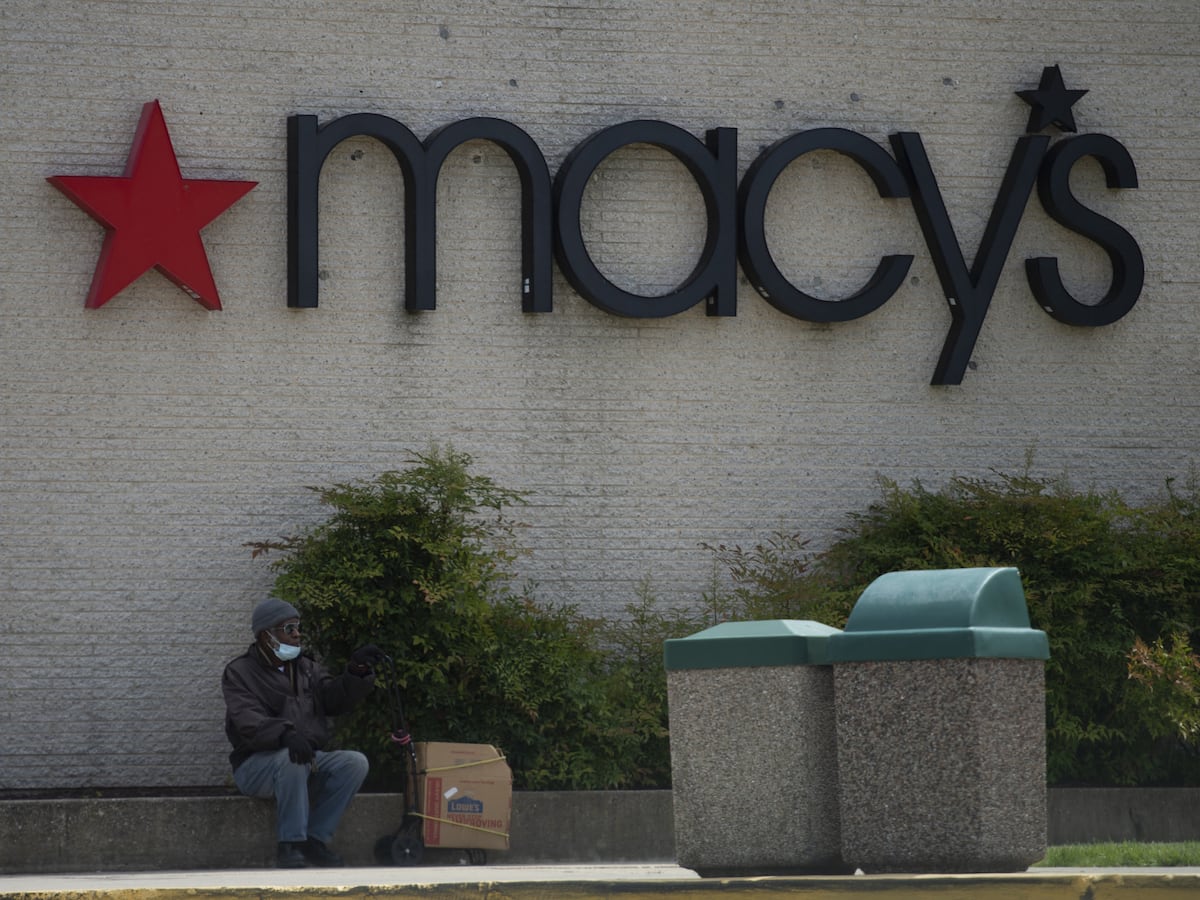 Las tiendas Macy's es una de las que se ha visto en la obligación de cerrar algunos locales debido a las pérdidas causadas por la pandemia y la inflación en Estados Unidos (Foto: AFP)