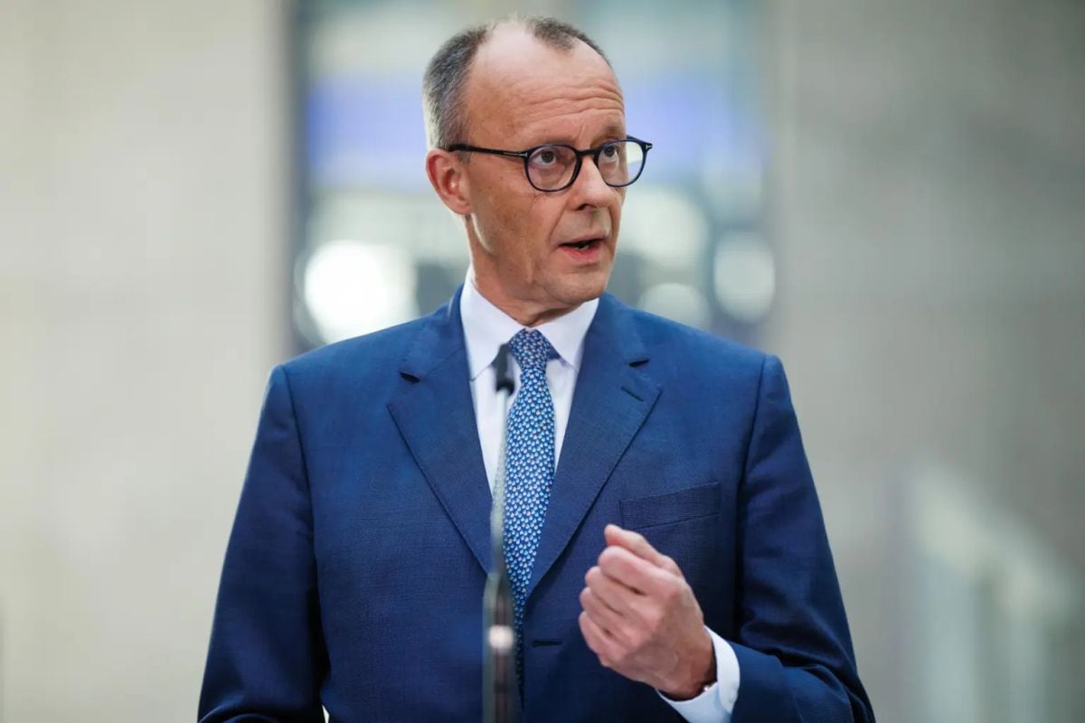 La economía se encuentra en un “riesgo sustancial”, dijo durante un diálogo con ciudadanos, señaló el canciller alemán, Friedrich Merz. Foto: EFE/CLEMENS BILAN