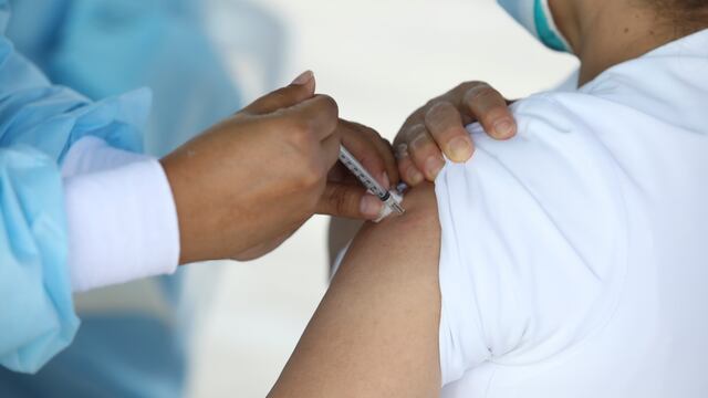Ugarte rechaza expresiones de López Aliaga sobre vacuna Sinopharm: “Es efectiva en 90% contra el riesgo de muerte”