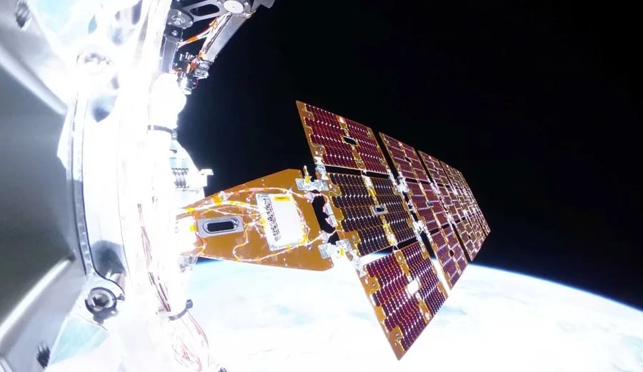 LINK, lanzada desde las Islas Marshall, a bordo de un cohete Pegasus XL, buscará capturar el telescopio Swift. EFE