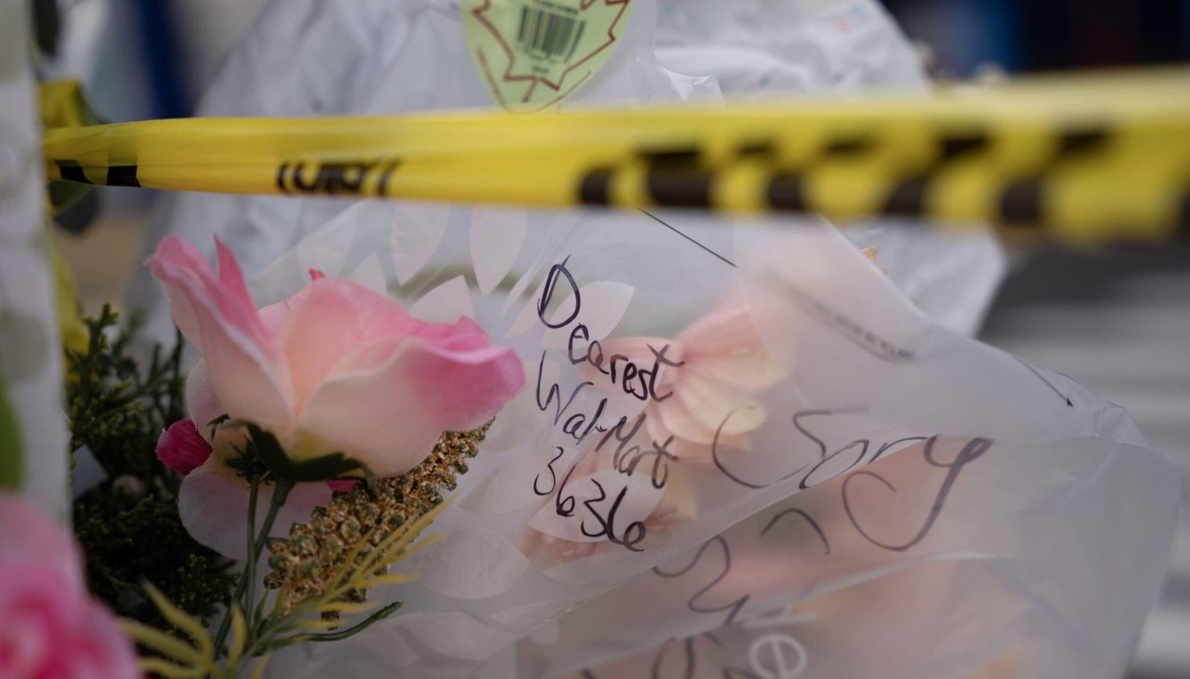 Un memorial afuera de la tienda Walmart en Halifax (Foto: The Canadian Press)