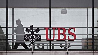 CEO de UBS: quien no quiera vacunarse puede trabajar desde casa