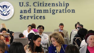 Inmigrantes de la tercera edad vencen el miedo a la ciudadanía estadounidense