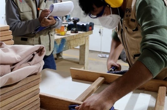 La certificación permite evaluar el desempeño real de las personas en su propio entorno laboral. Foto: MTPE.