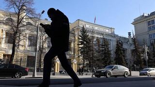 Rusia sorprende con recorte de tasa para proteger economía