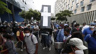 San Isidro: pescadores afectados por derrame de petróleo protestan frente a embajada de España