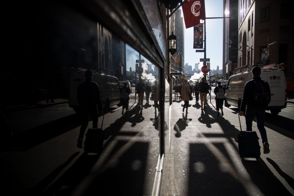 Pedestrians walk along Wall Street near the New York Stock Exchange (NYSE) in New York, US, on Wednesday, Nov. 9, 2022. US stocks declined following midterm elections that failed to yield a Republican sweep. Treasuries and the dollar caught bids in a sign of deteriorating risk sentiment. Photographer: Michael Nagle/Bloomberg