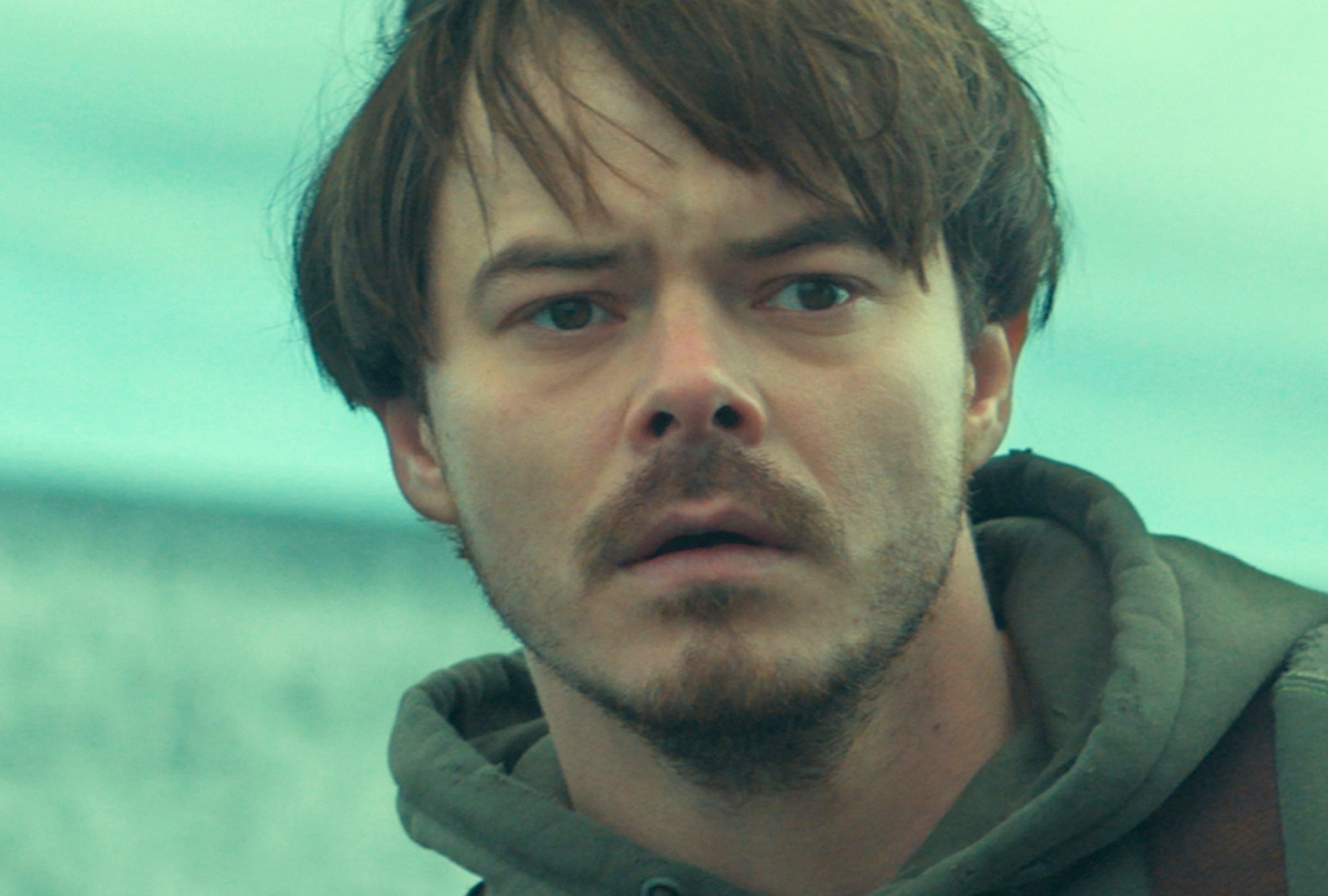 El actor británico Charlie Heaton en su papel de Wade Penney para la serie de suspenso y terror "Below" (Foto: Pacesetter UK / Netflix)