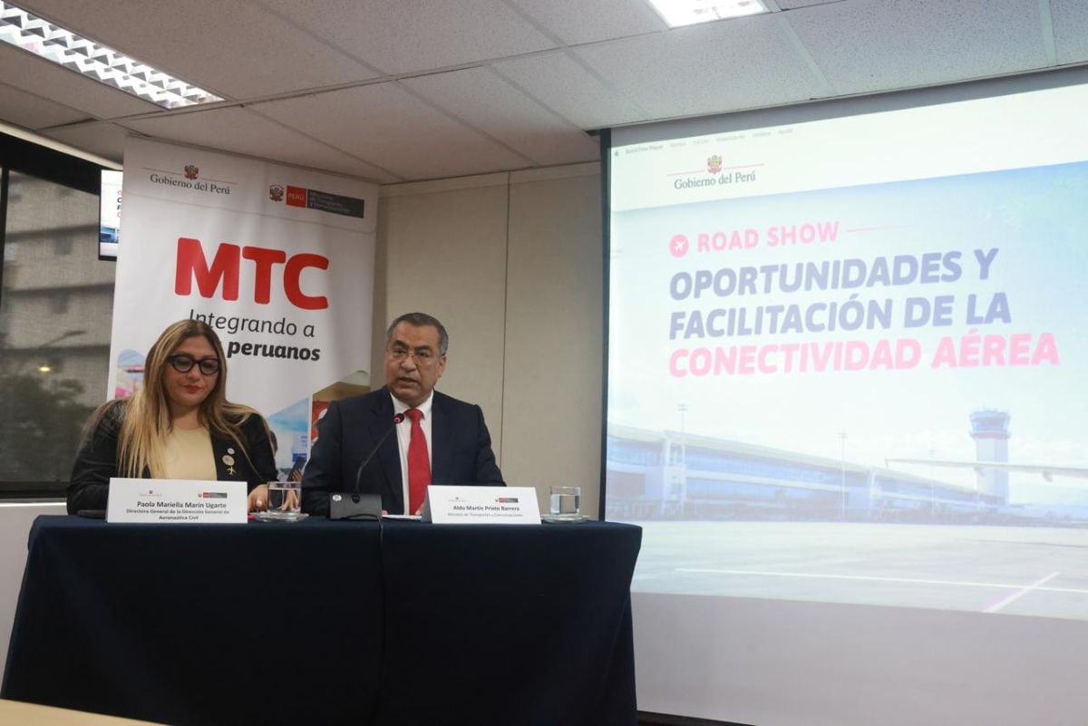 El ministro Aldo Prieto y la directora de Aeronáutica Civil, Paola Marín, participaron en la presentación de la estrategia del MTC para fortalecer la conectividad aérea y atraer nuevas aerolíneas al país. Foto: MTC.