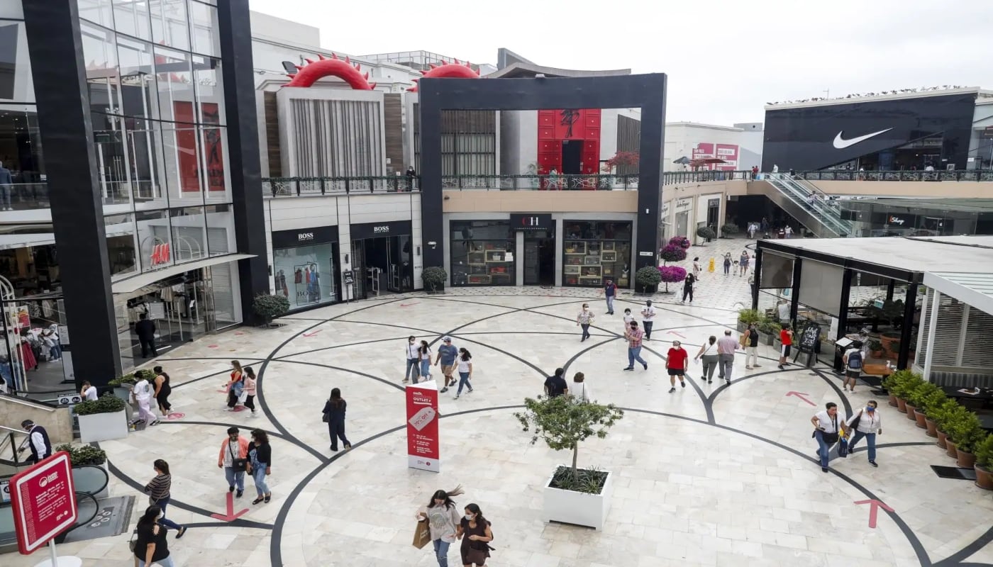 Los malls super regionales concentran la mayor oferta comercial de Lima y registran los niveles de renta más altos del mercado. Foto: Andina